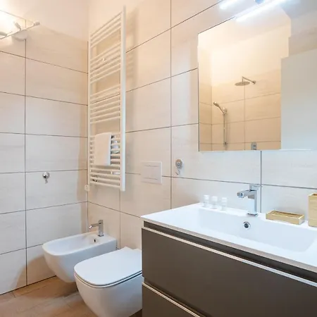 City Centre Apartment - 10 Minutes To Duomo - Free Wifi E Netflix Milan Exterior photo