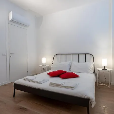 City Centre Apartment - 10 Minutes To Duomo - Free Wifi E Netflix Milan Exterior photo